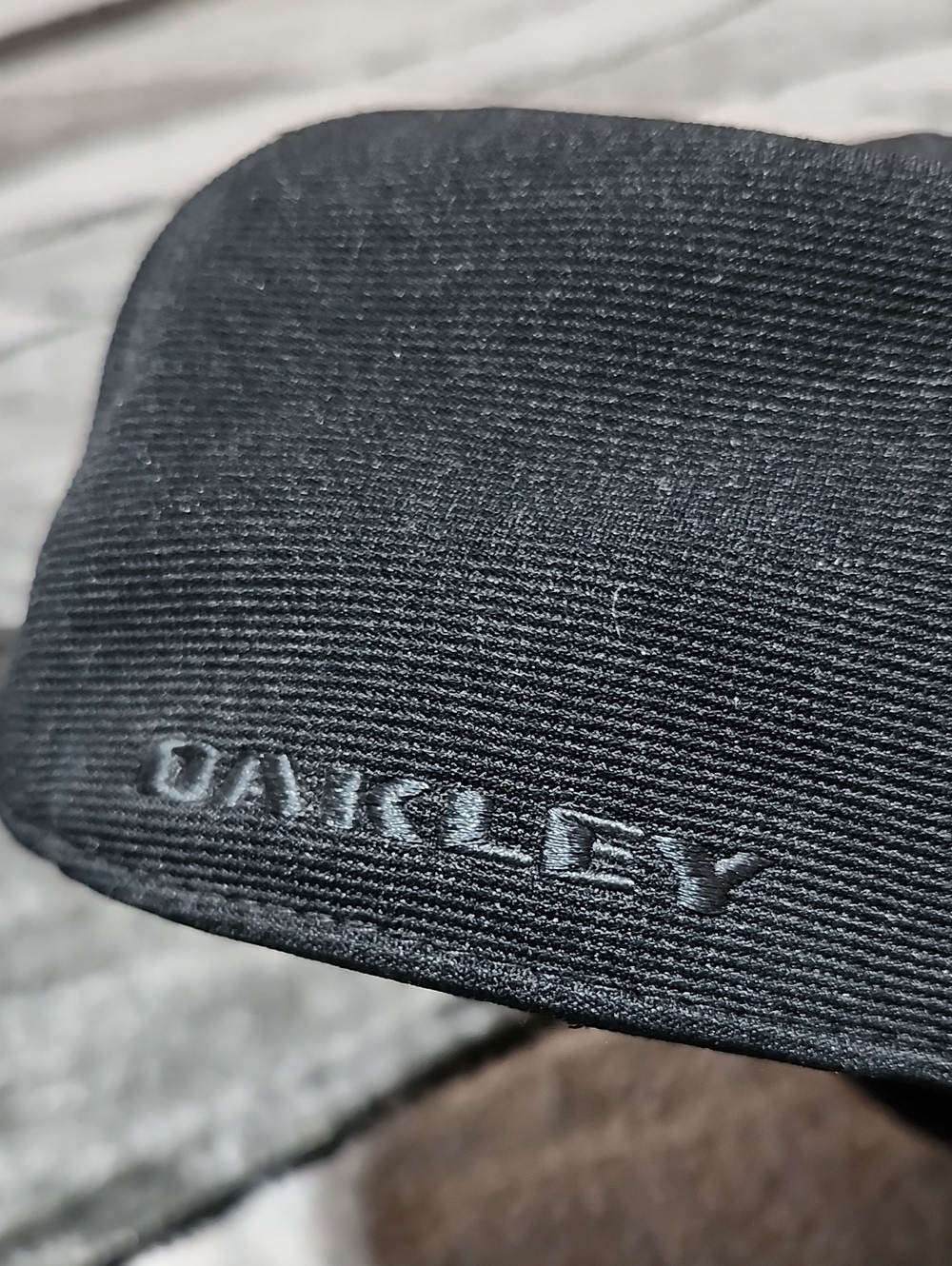 OAKLEY TINCAN BLACK-ON-BLACK CARBON FIBER ELLIPSE LOGO FLEX FITTED CAP HAT - Picture 7 of 13